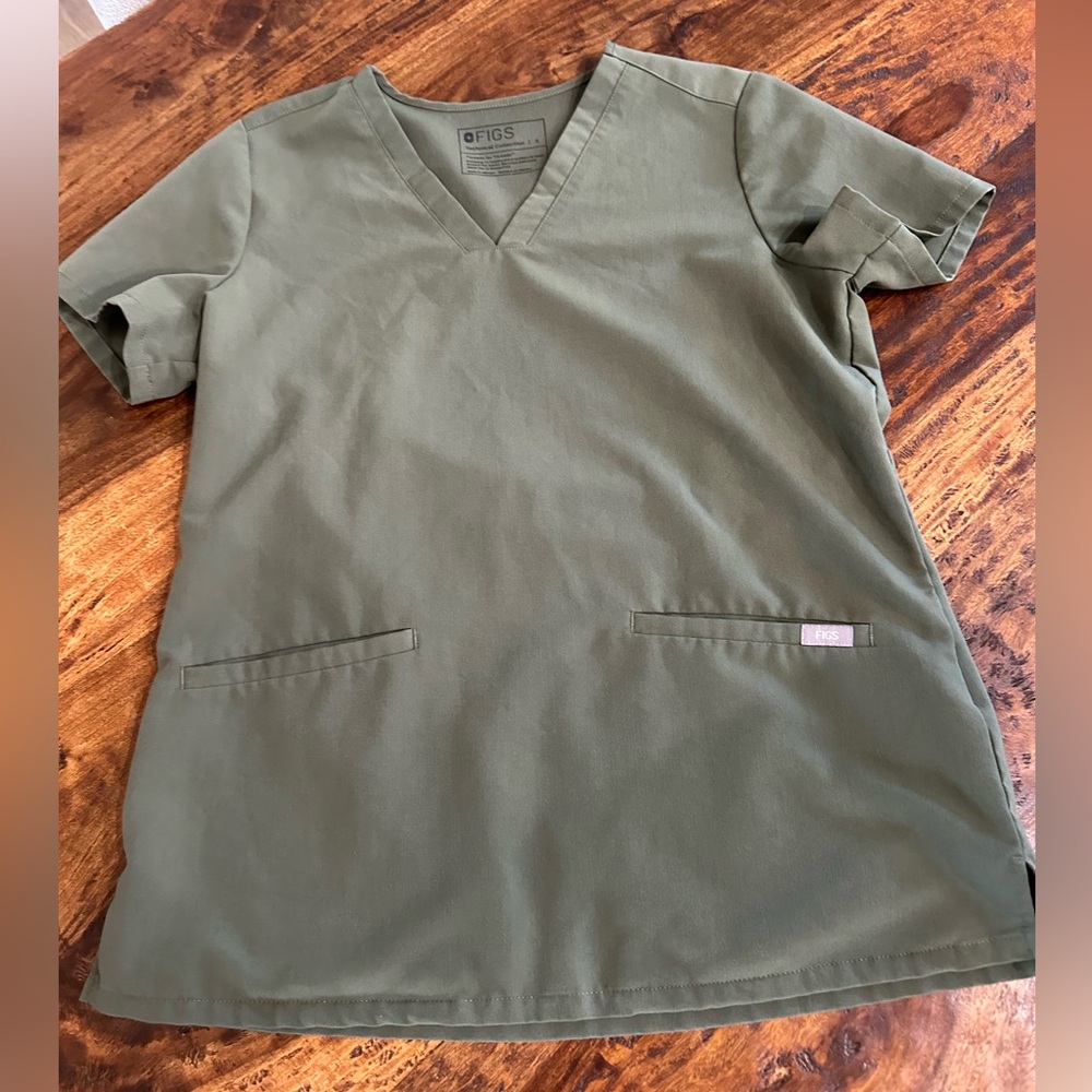Figs Casma Three-Pocket Scrub Top